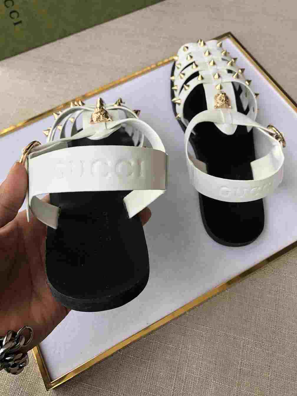 GUCCI SANDAL WITH DOUBLE G - SDG003