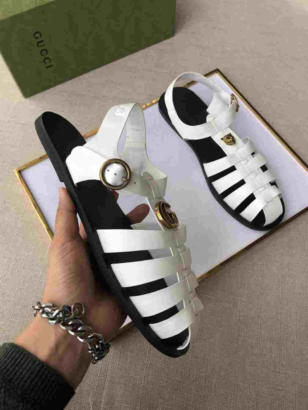 GUCCI SANDAL WITH DOUBLE G - SDG008