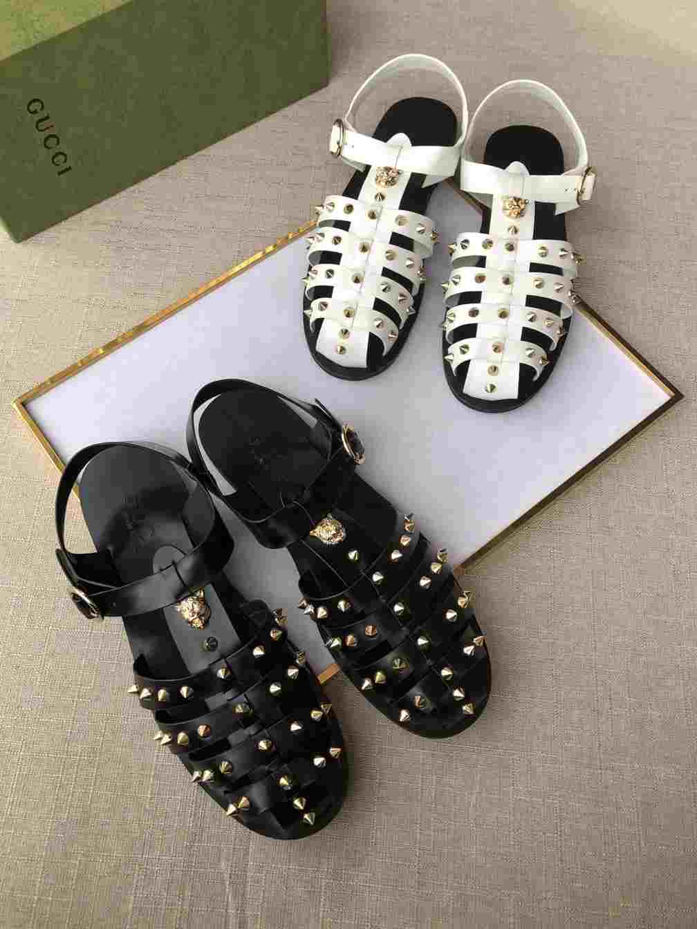 GUCCI SANDAL WITH DOUBLE G - SDG004