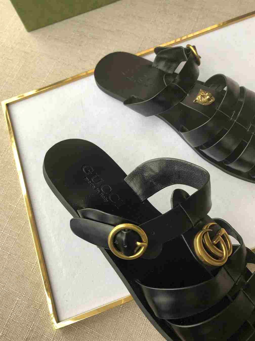 GUCCI SANDAL WITH DOUBLE G - SDG009