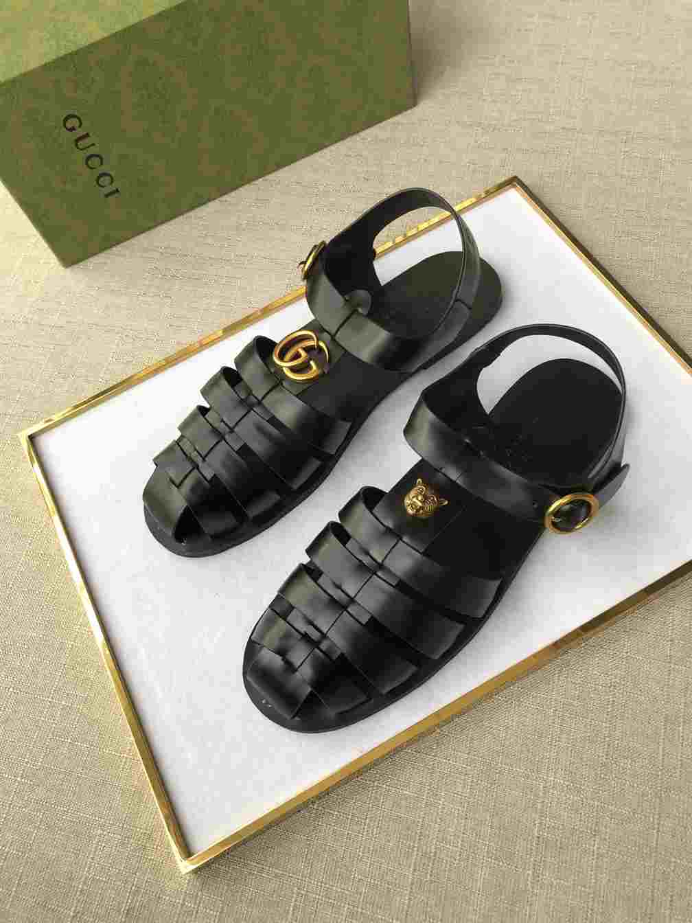 GUCCI SANDAL WITH DOUBLE G - SDG005