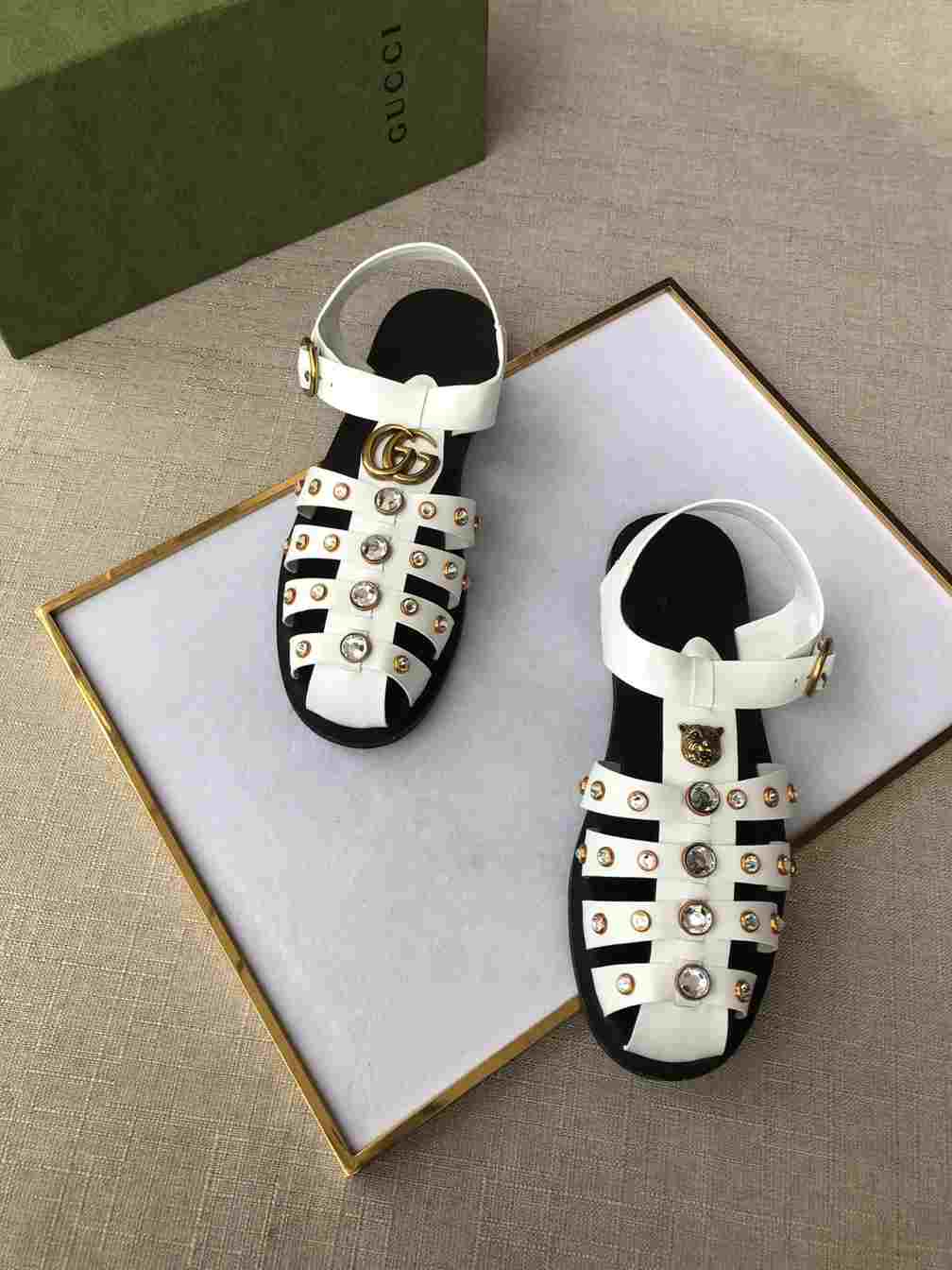 GUCCI SANDAL WITH DOUBLE G - SDG001