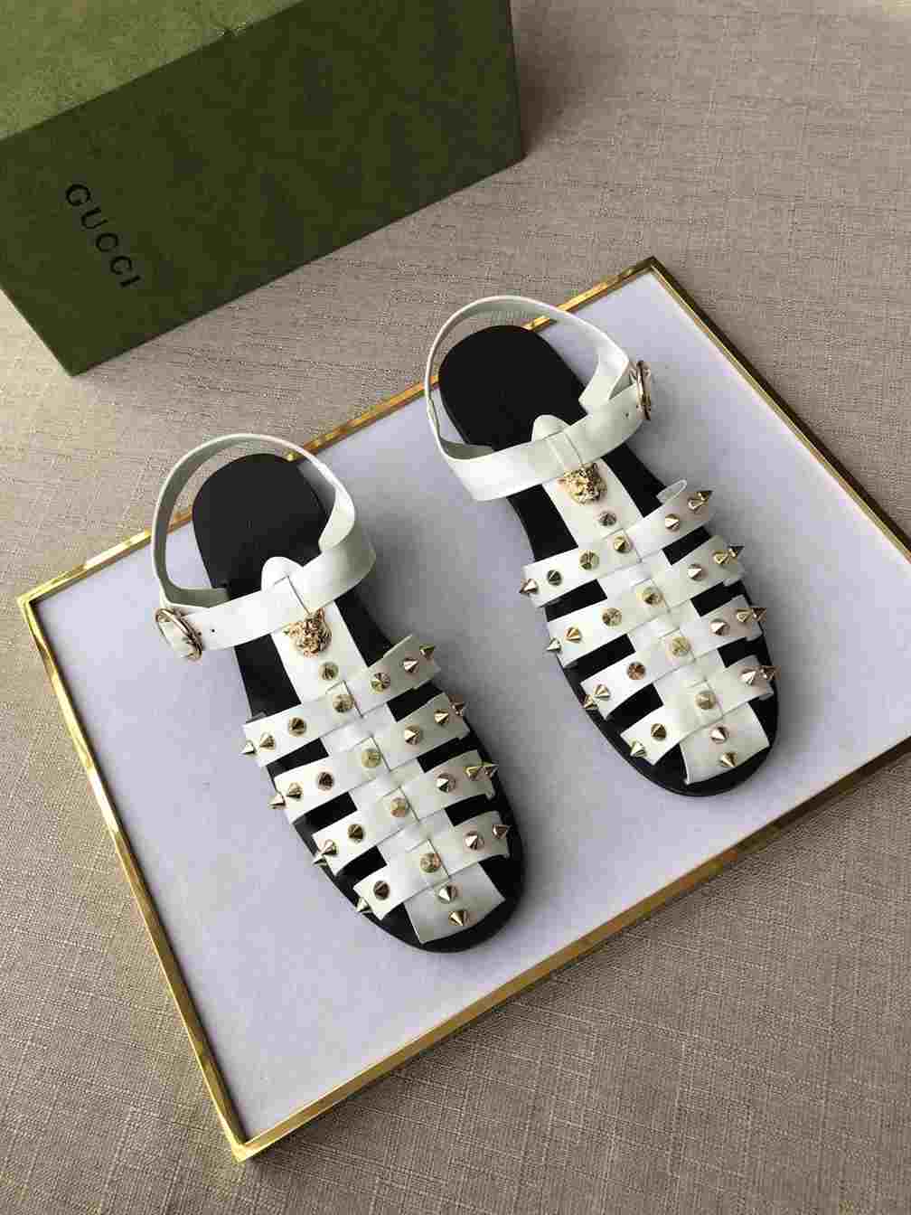 GUCCI SANDAL WITH DOUBLE G - SDG003