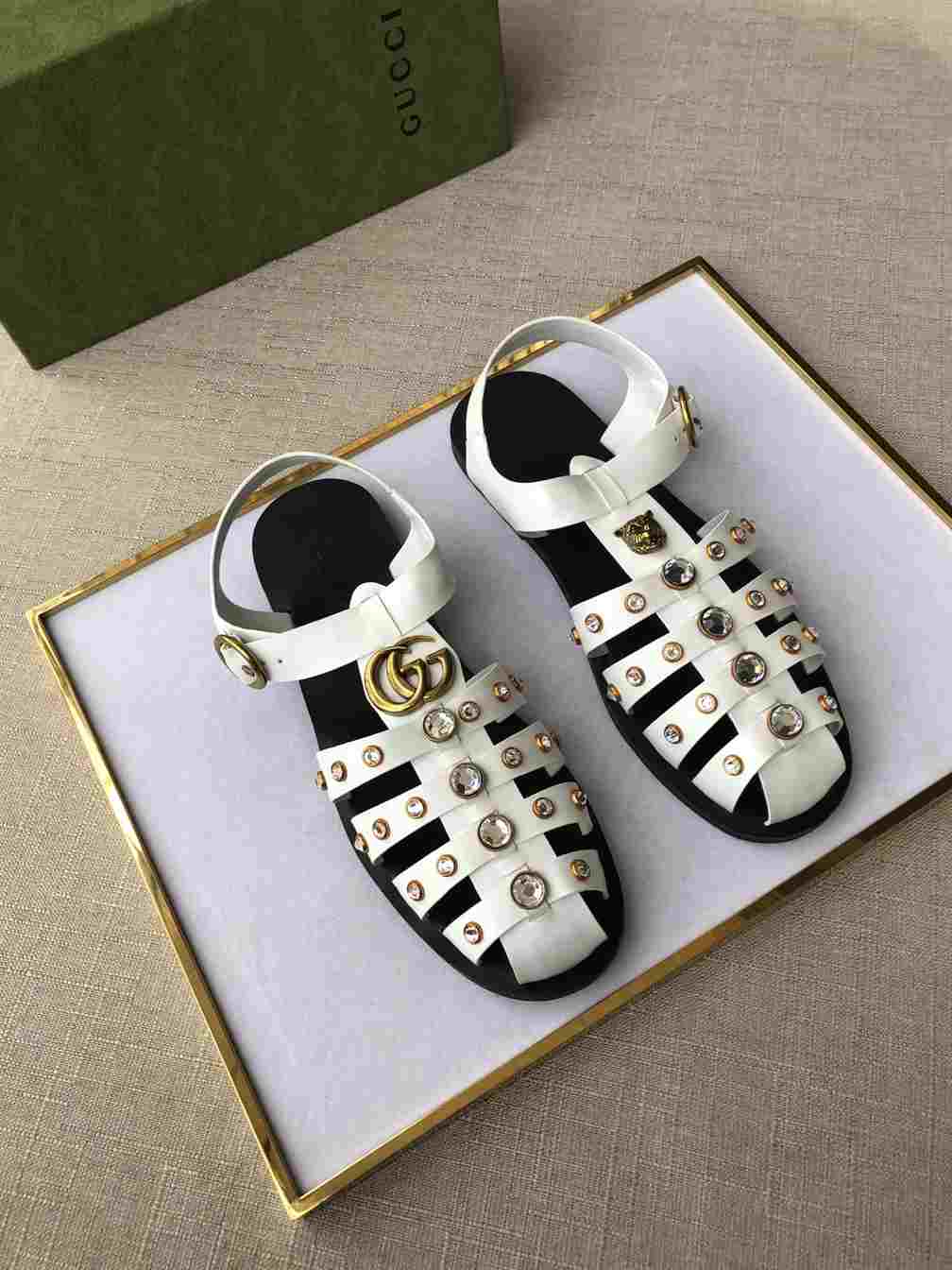 GUCCI SANDAL WITH DOUBLE G - SDG001