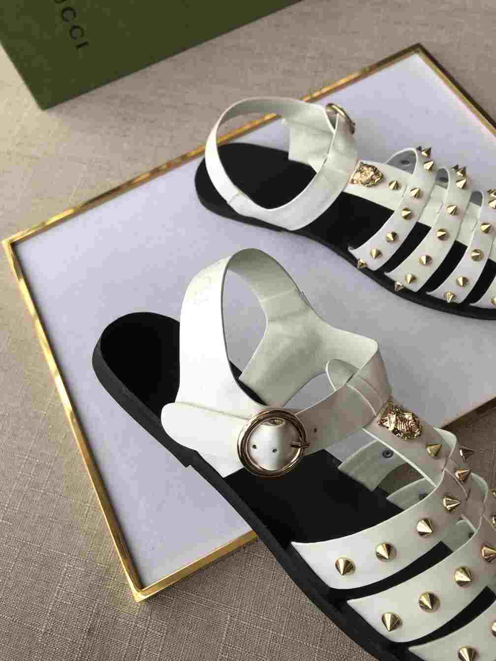 GUCCI SANDAL WITH DOUBLE G - SDG003