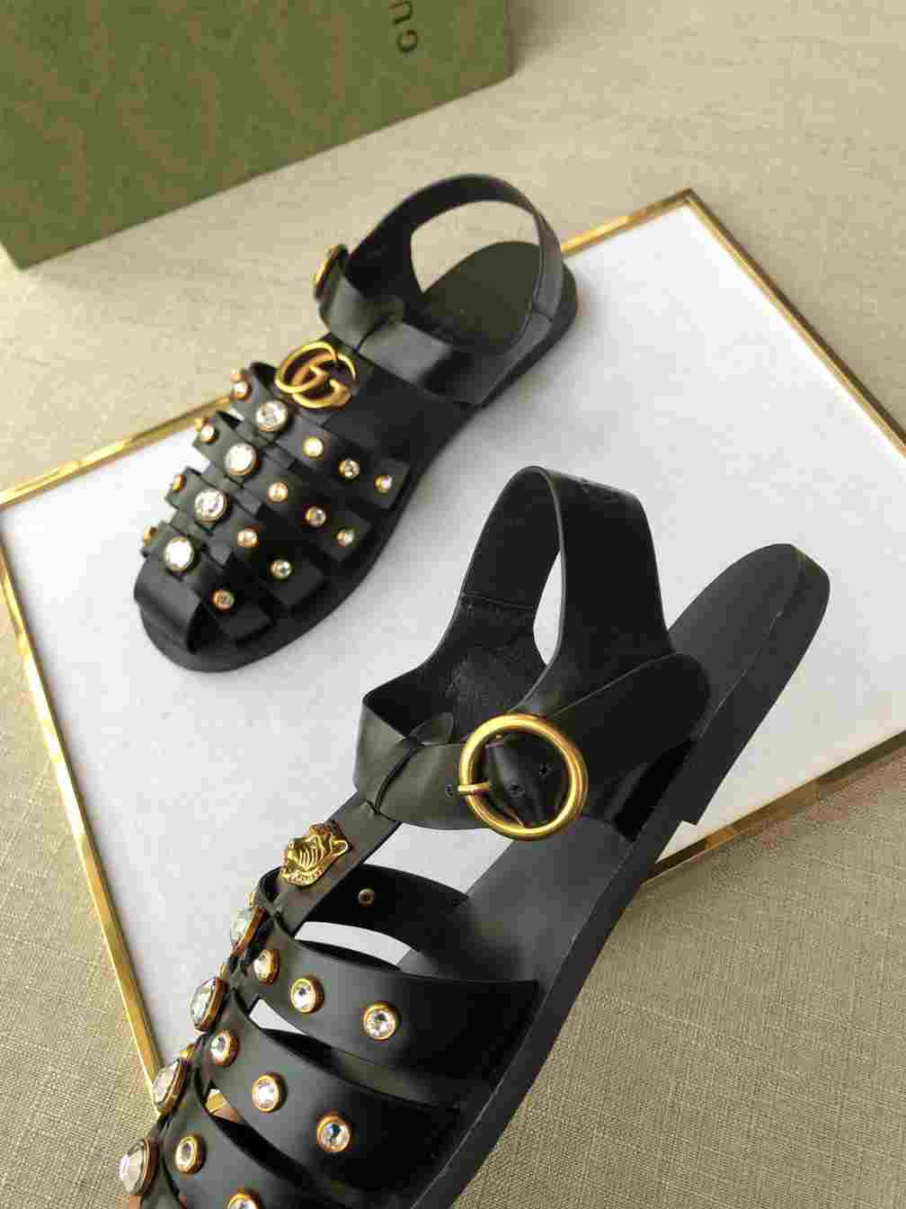 GUCCI SANDAL WITH DOUBLE G - SDG002