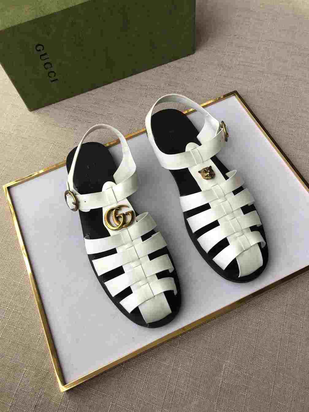 GUCCI SANDAL WITH DOUBLE G - SDG008
