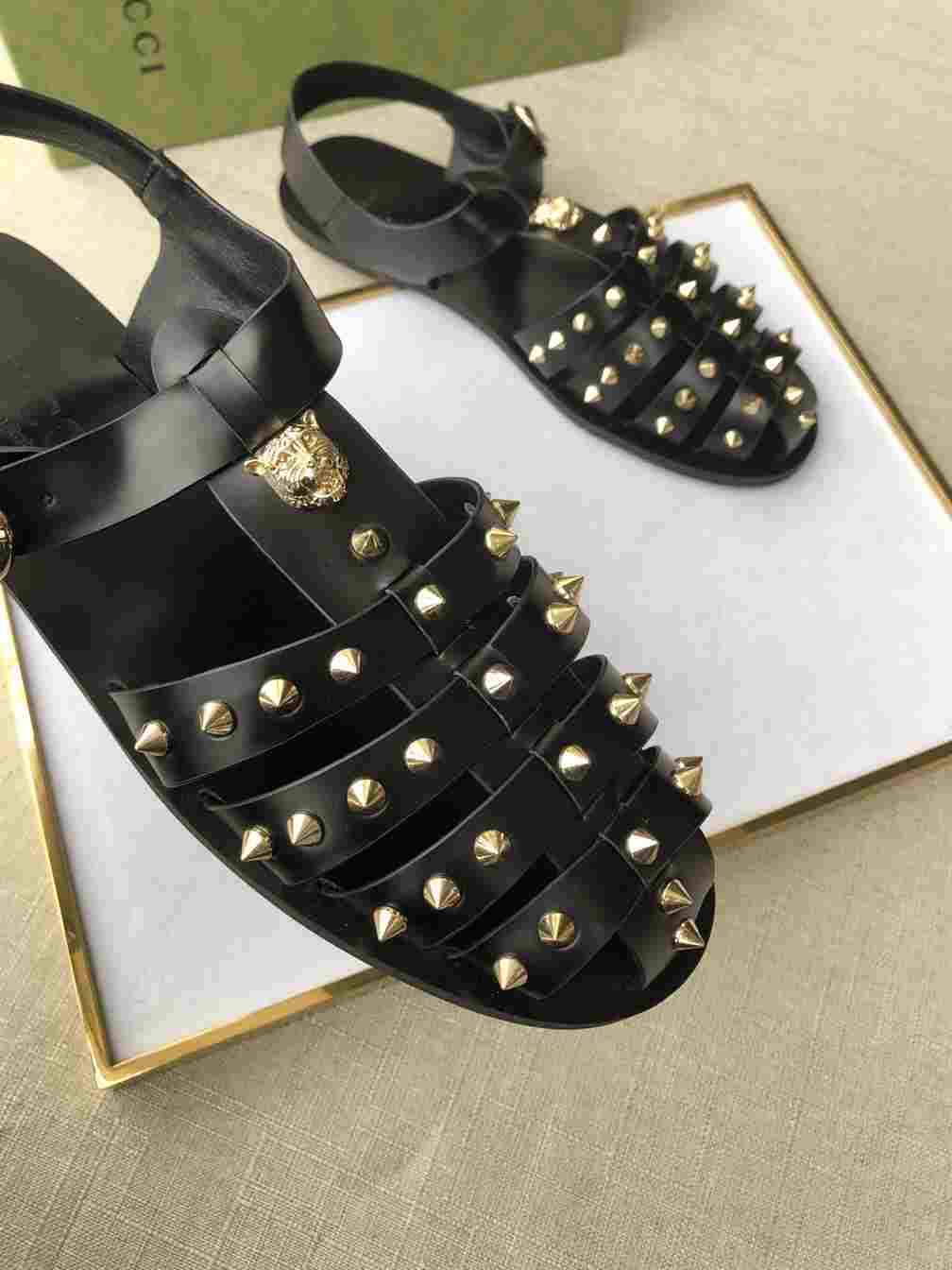 GUCCI SANDAL WITH DOUBLE G - SDG004