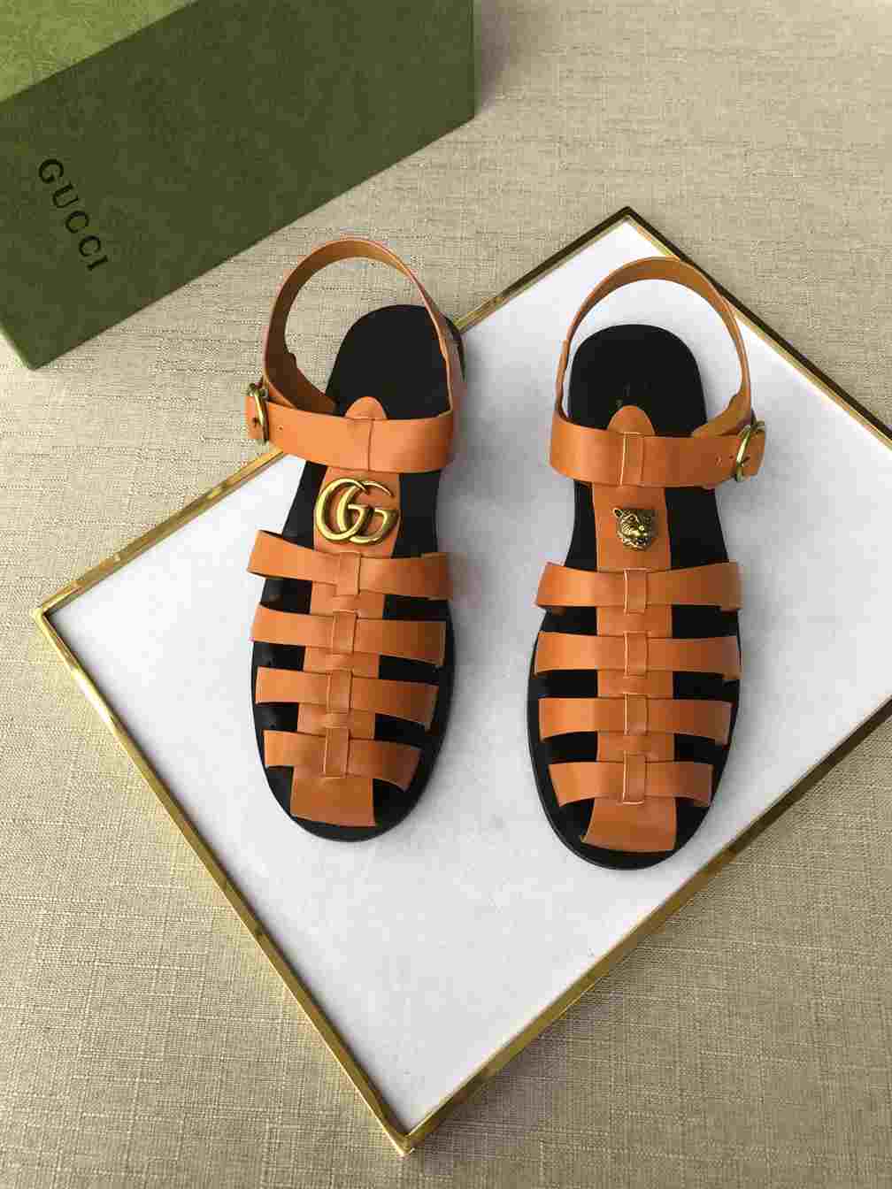 GUCCI SANDAL WITH DOUBLE G - SDG006