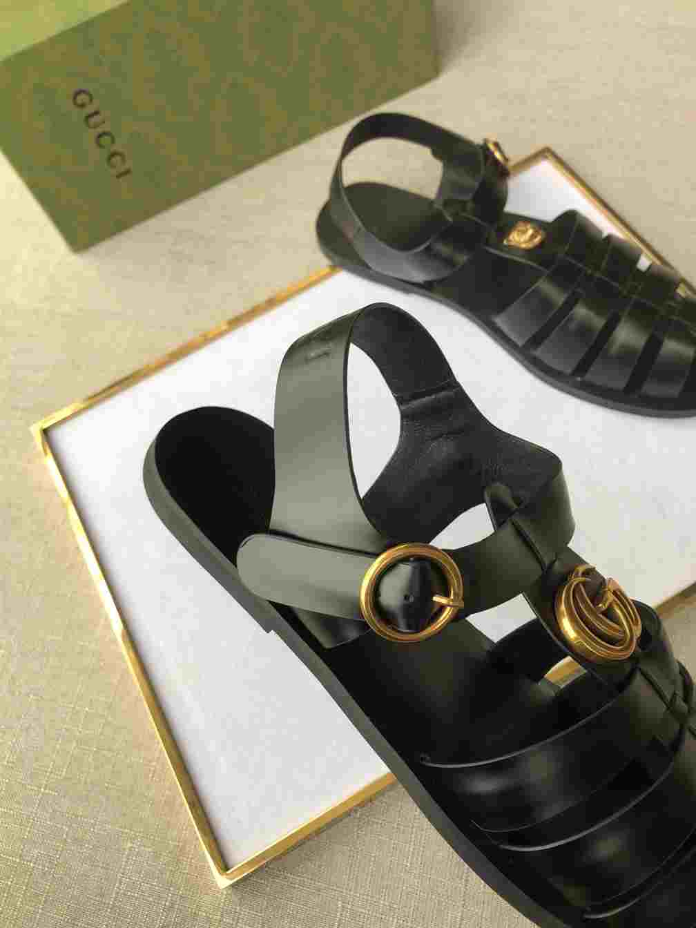 GUCCI SANDAL WITH DOUBLE G - SDG005