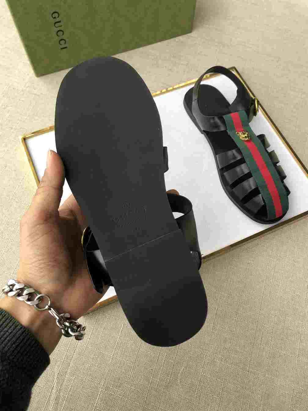 GUCCI SANDAL WITH DOUBLE G - SDG010