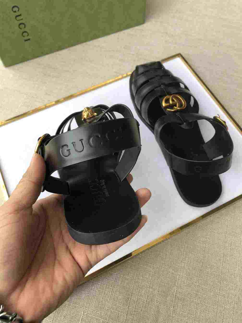 GUCCI SANDAL WITH DOUBLE G - SDG005