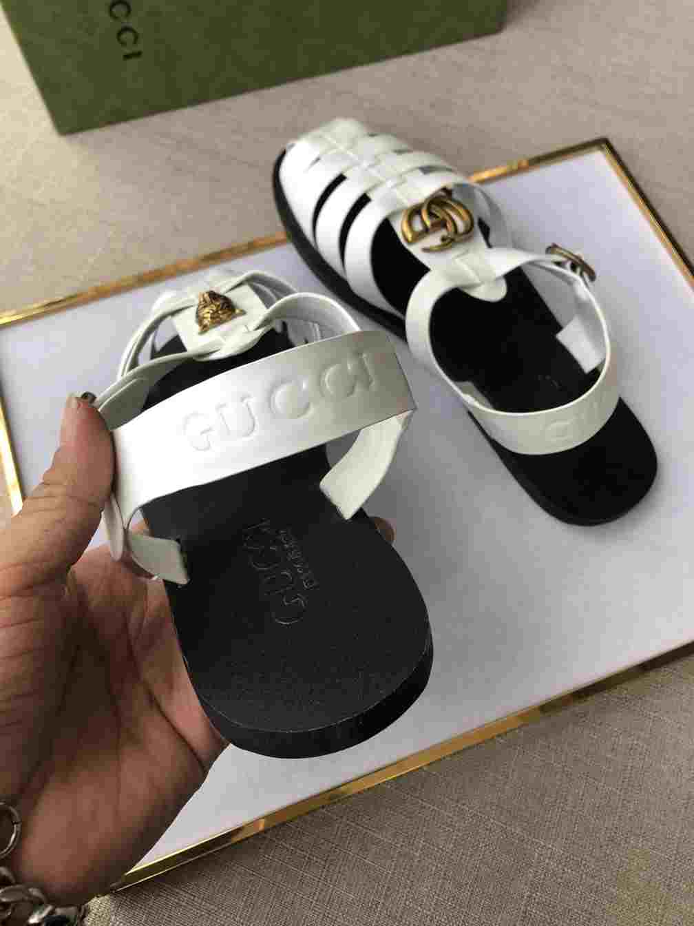 GUCCI SANDAL WITH DOUBLE G - SDG008