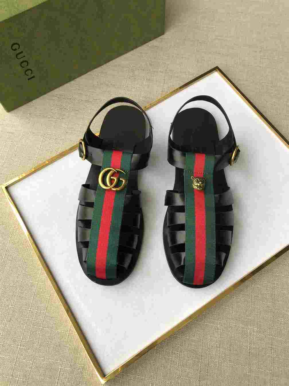 GUCCI SANDAL WITH DOUBLE G - SDG010