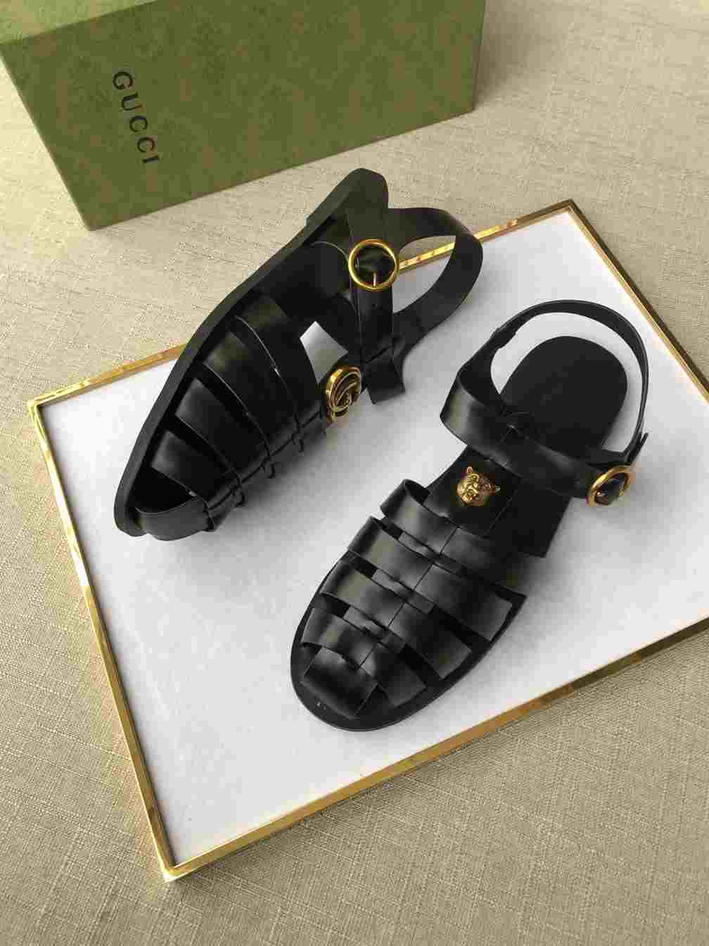 GUCCI SANDAL WITH DOUBLE G - SDG005