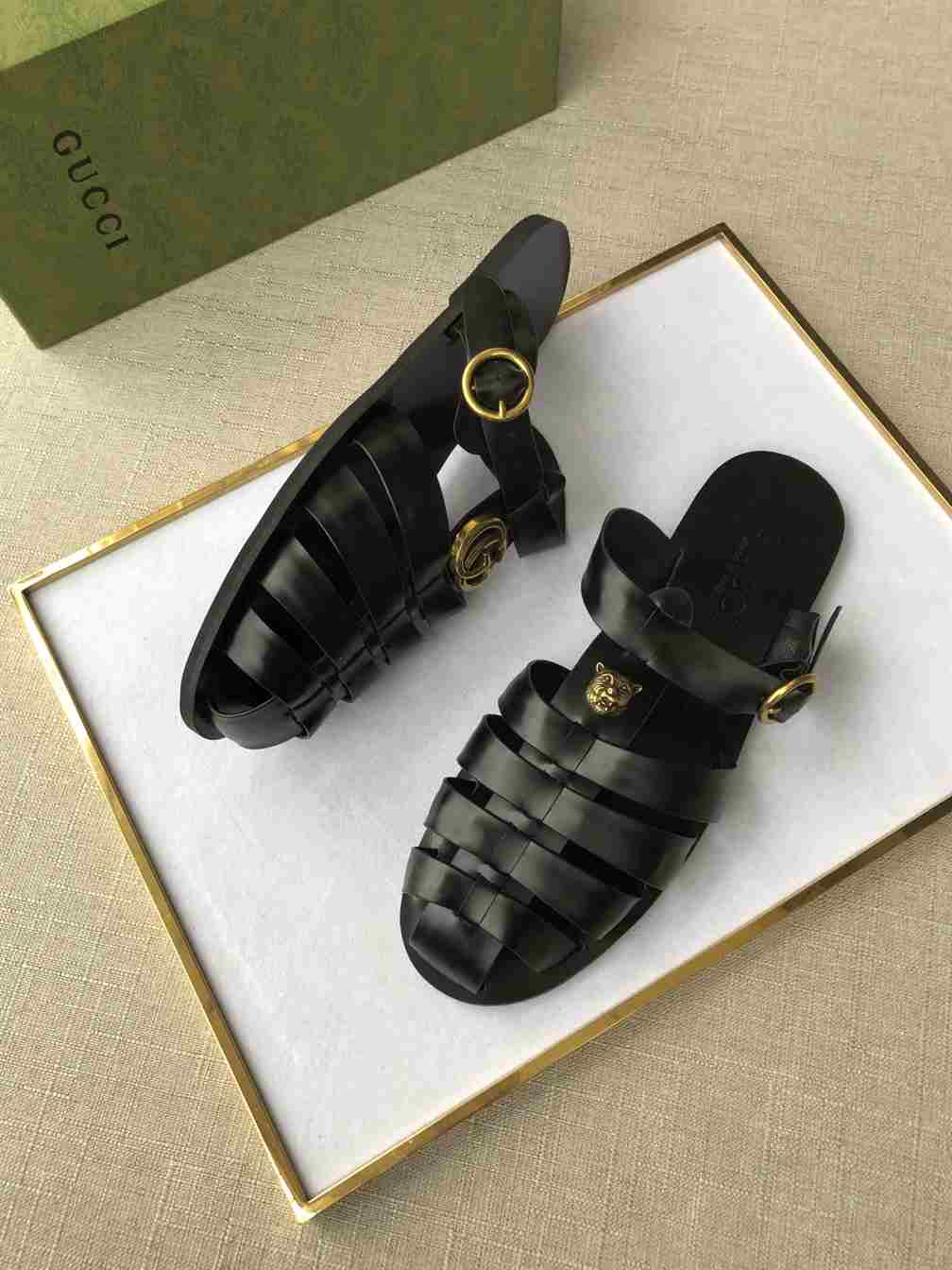 GUCCI SANDAL WITH DOUBLE G - SDG009