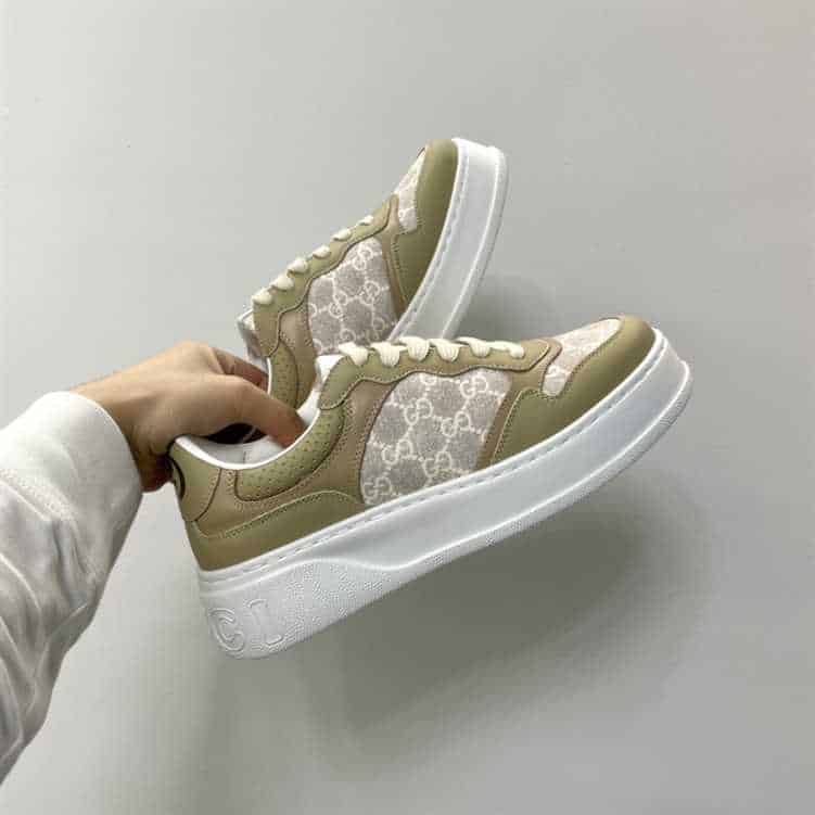 GUCCI MEN'S GG SNEAKER - GC102