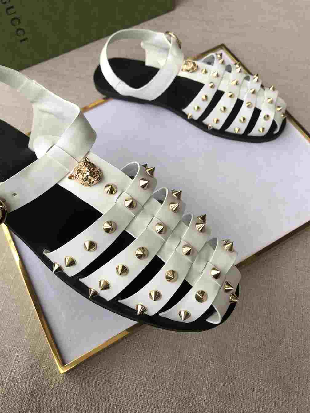 GUCCI SANDAL WITH DOUBLE G - SDG003