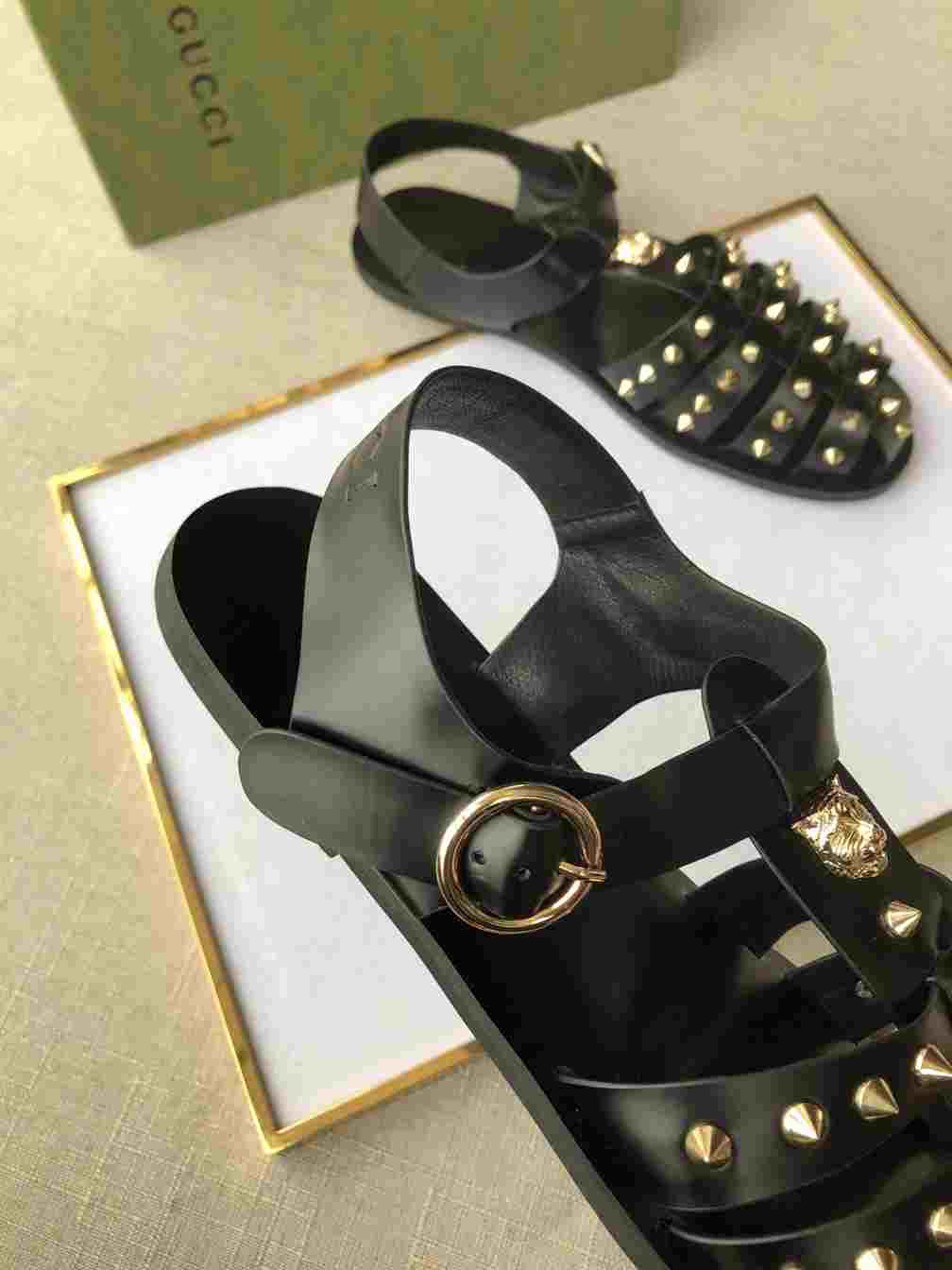 GUCCI SANDAL WITH DOUBLE G - SDG004