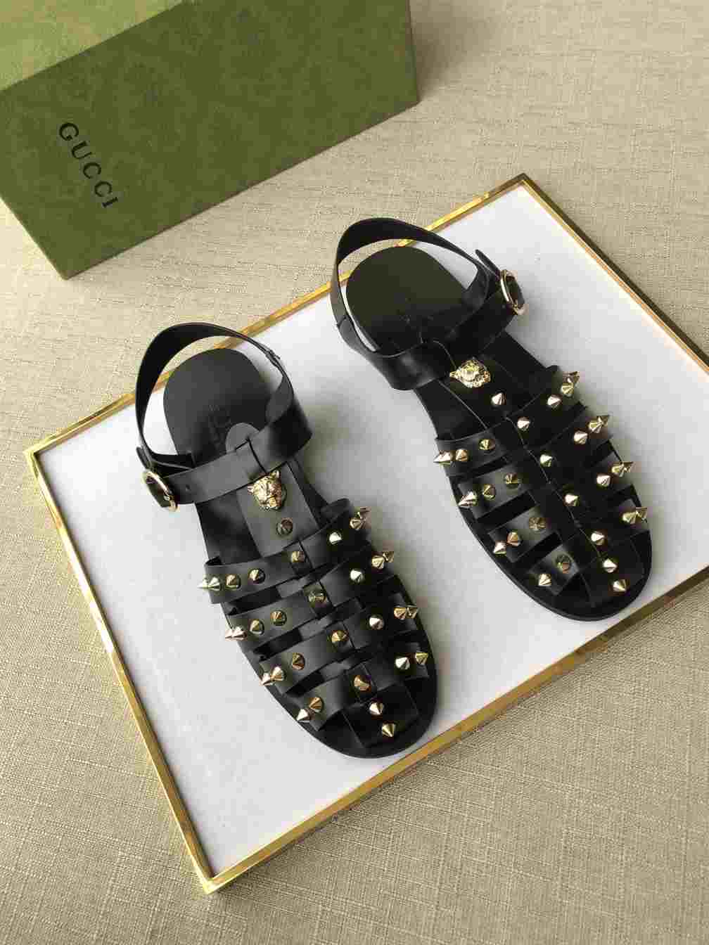 GUCCI SANDAL WITH DOUBLE G - SDG004