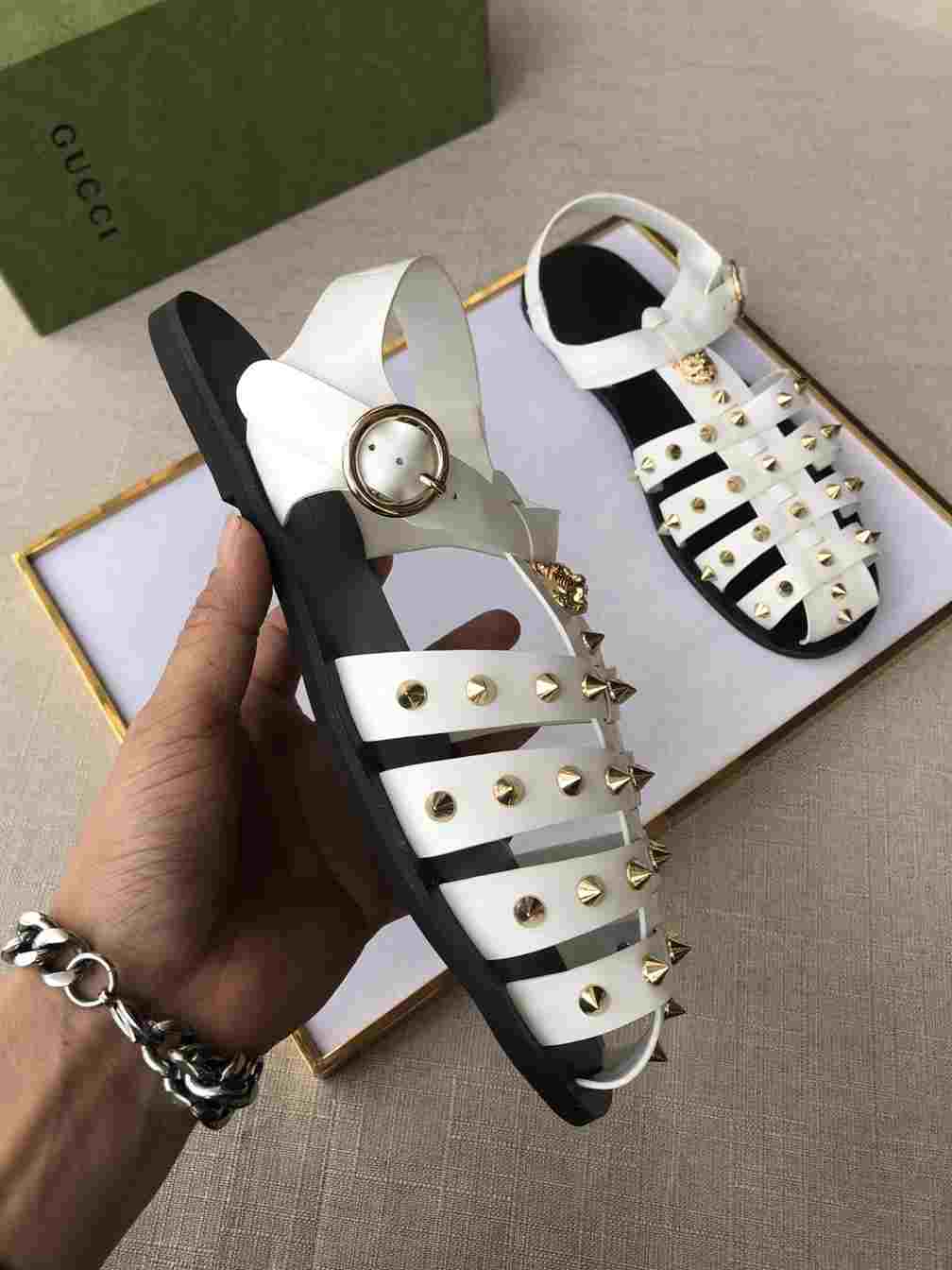 GUCCI SANDAL WITH DOUBLE G - SDG003