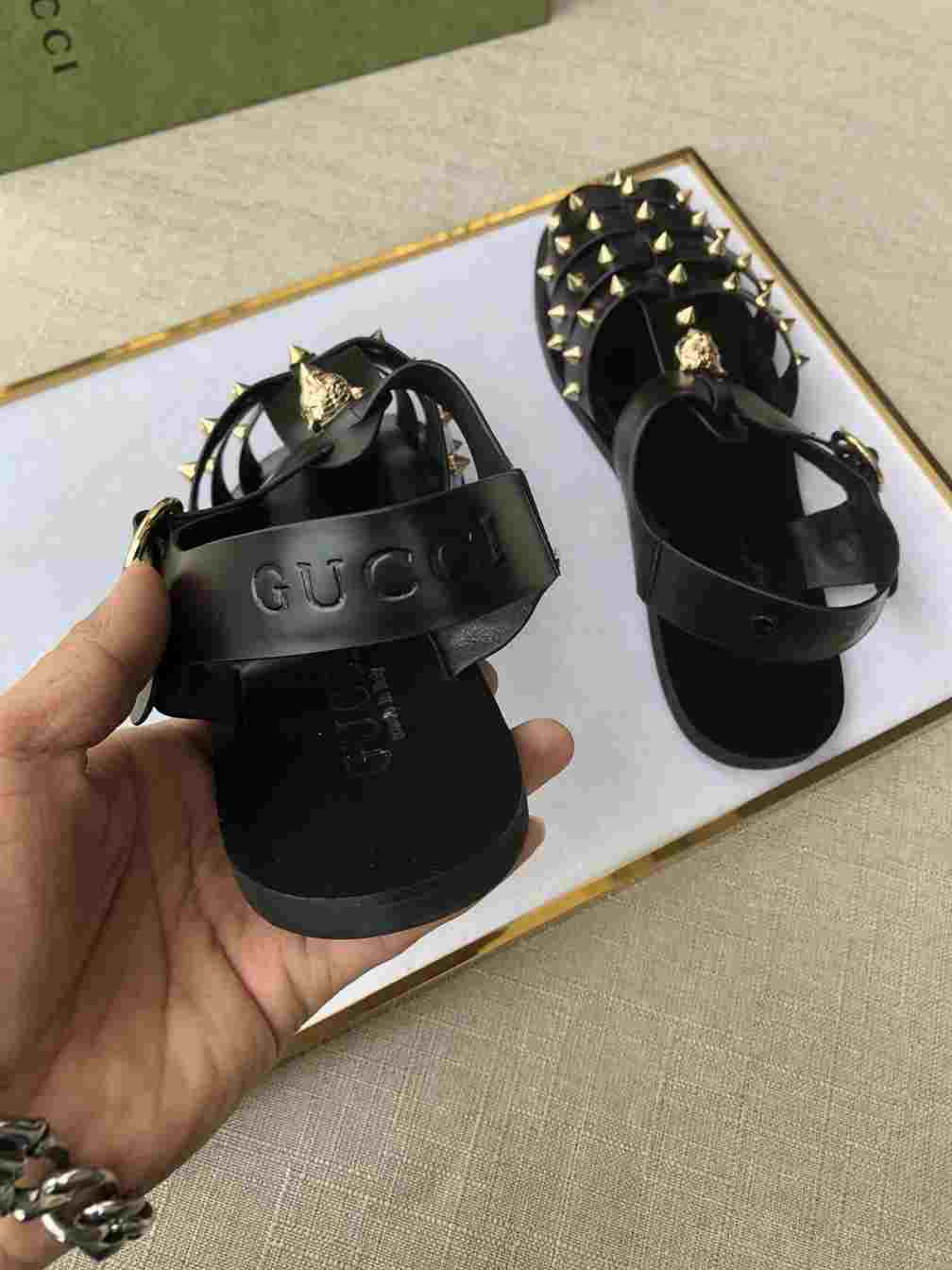 GUCCI SANDAL WITH DOUBLE G - SDG004