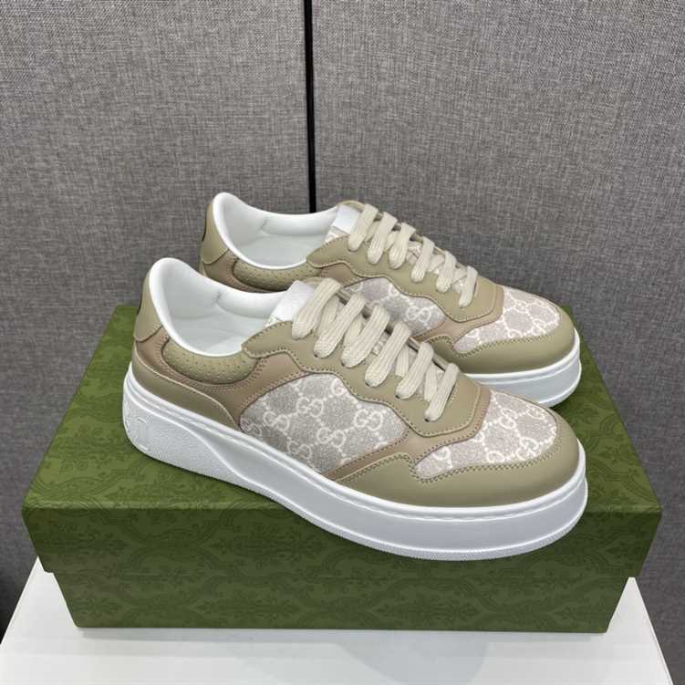 GUCCI MEN'S GG SNEAKER - GC102