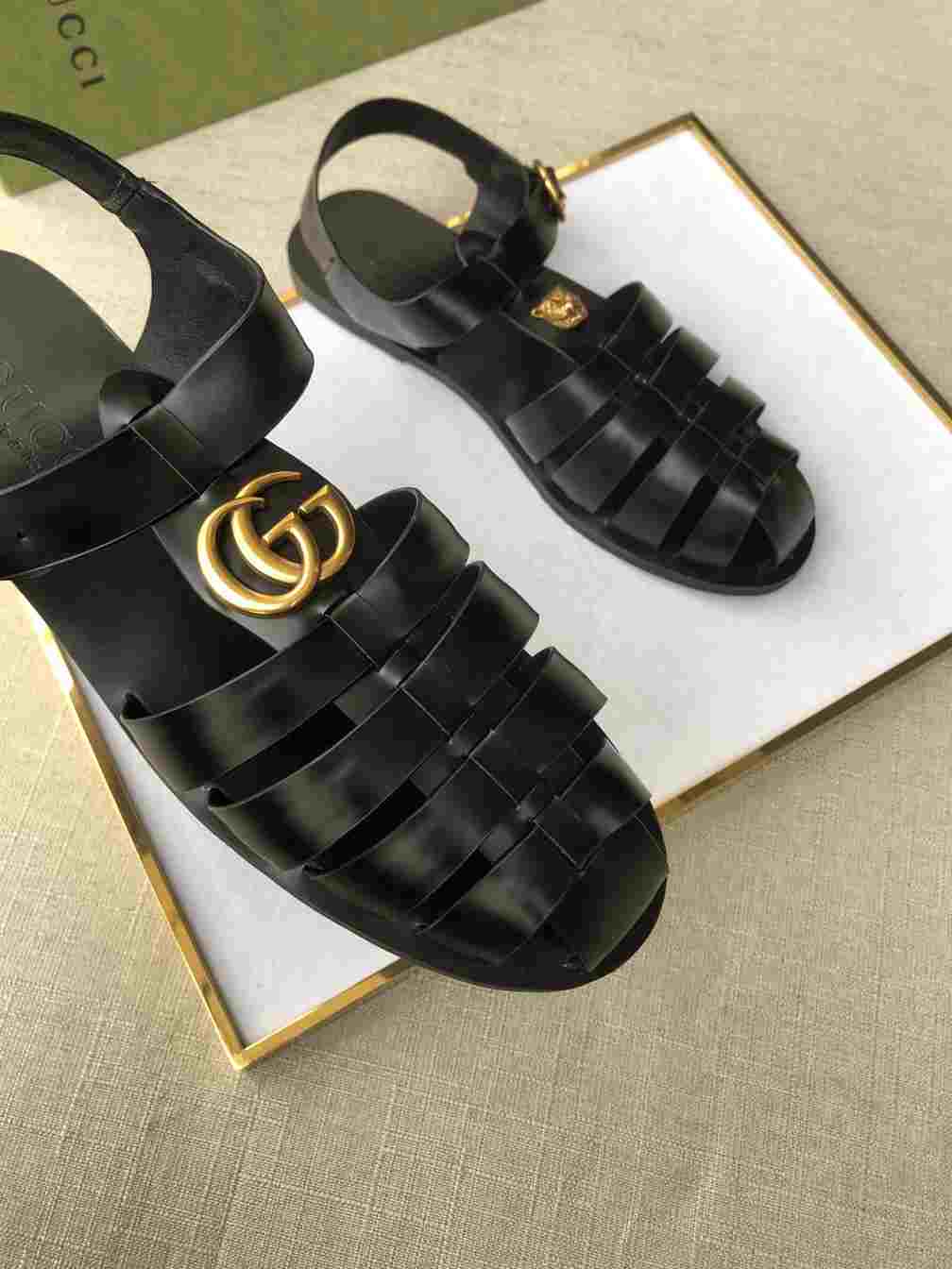 GUCCI SANDAL WITH DOUBLE G - SDG005