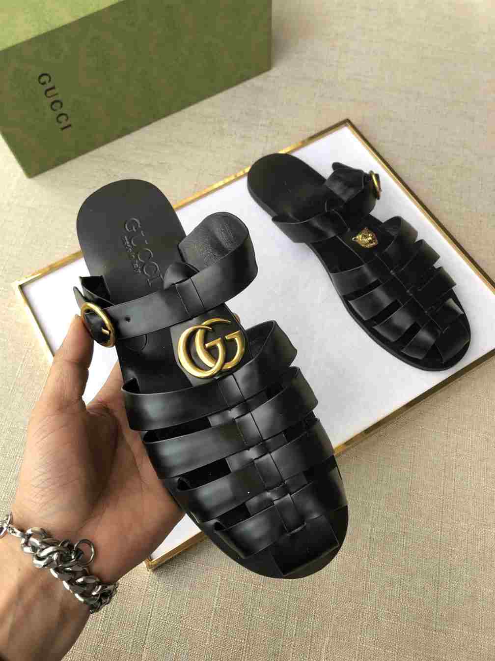 GUCCI SANDAL WITH DOUBLE G - SDG009