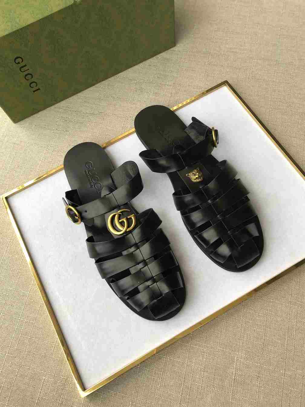 GUCCI SANDAL WITH DOUBLE G - SDG009