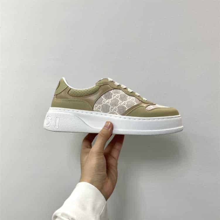 GUCCI MEN'S GG SNEAKER - GC102