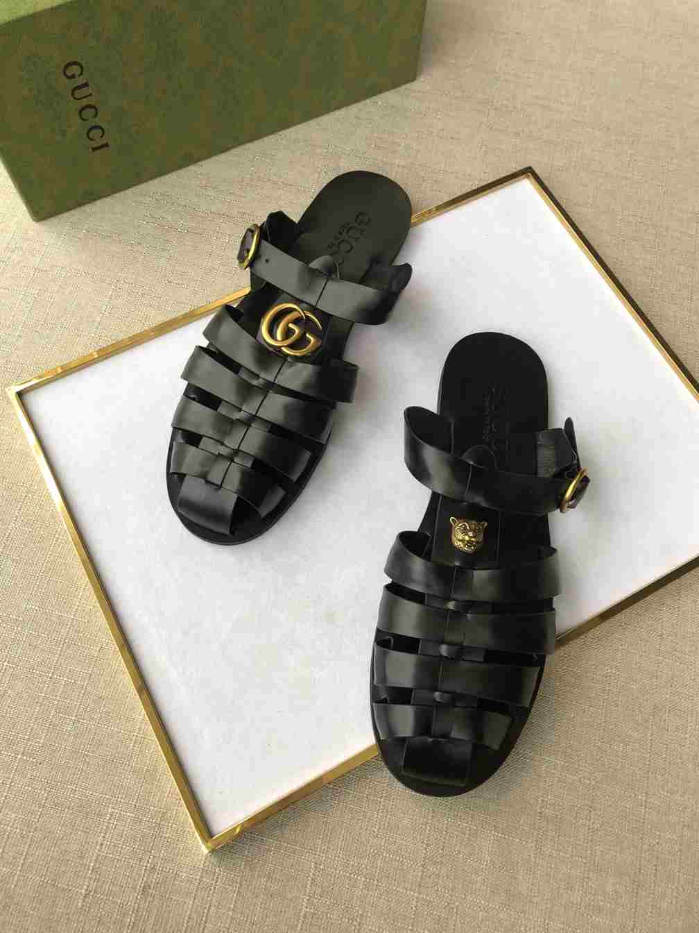GUCCI SANDAL WITH DOUBLE G - SDG009