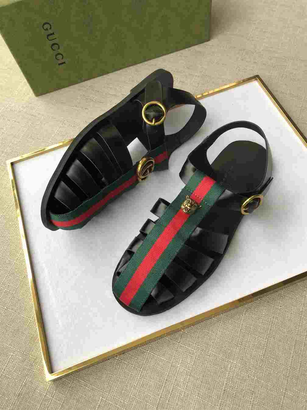GUCCI SANDAL WITH DOUBLE G - SDG010