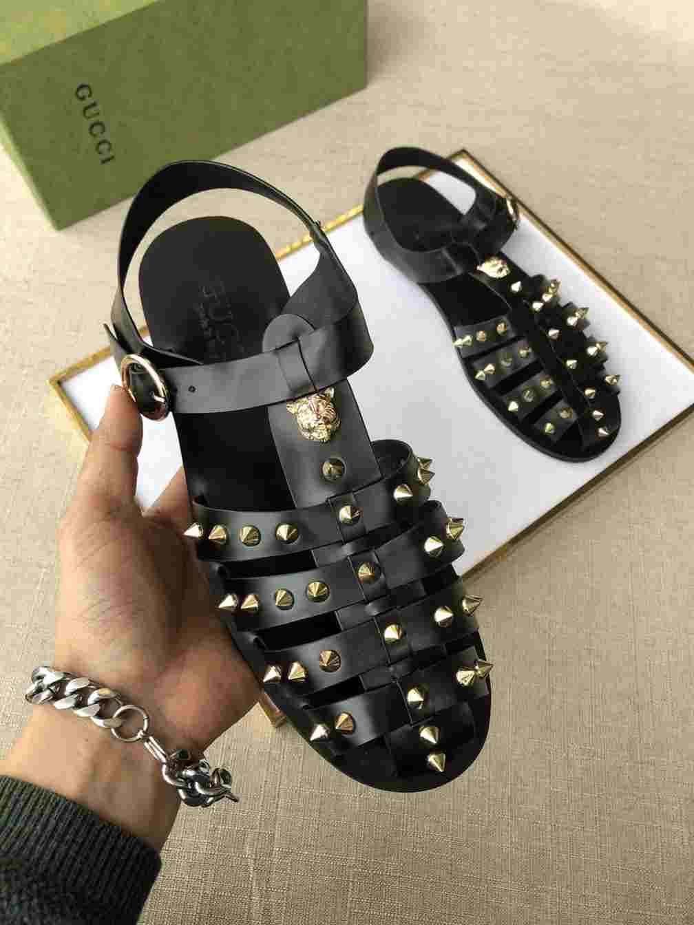 GUCCI SANDAL WITH DOUBLE G - SDG004