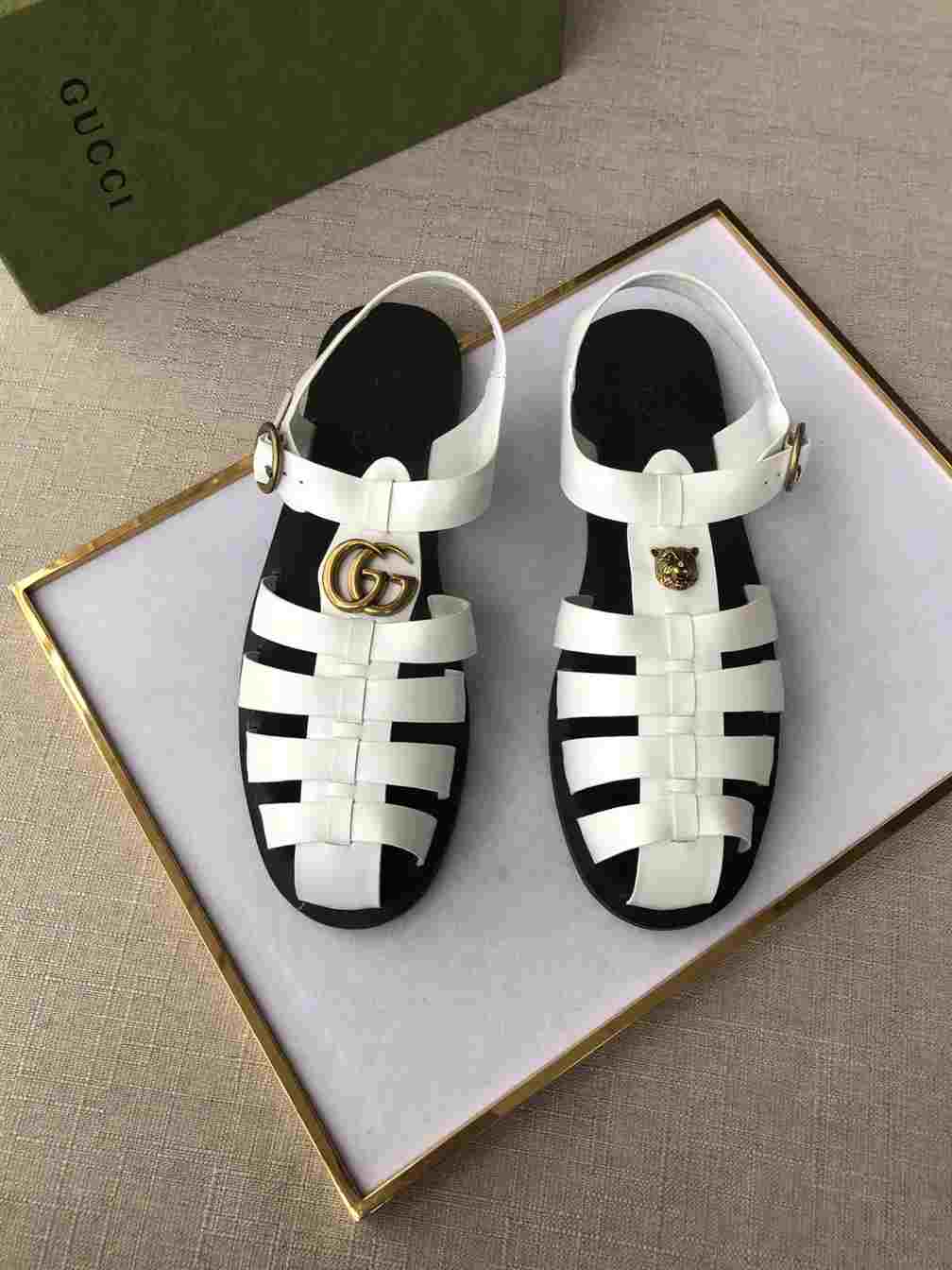 GUCCI SANDAL WITH DOUBLE G - SDG008