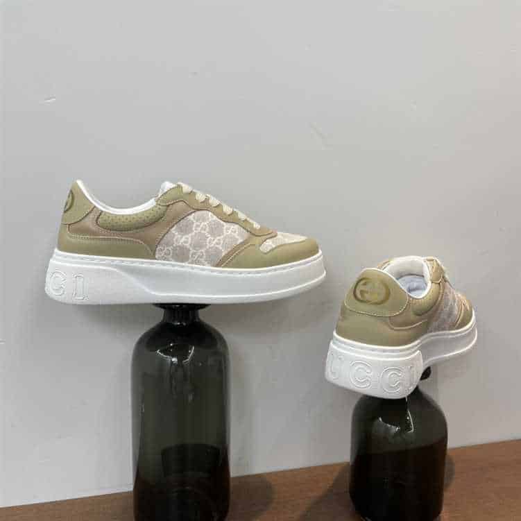 GUCCI MEN'S GG SNEAKER - GC102