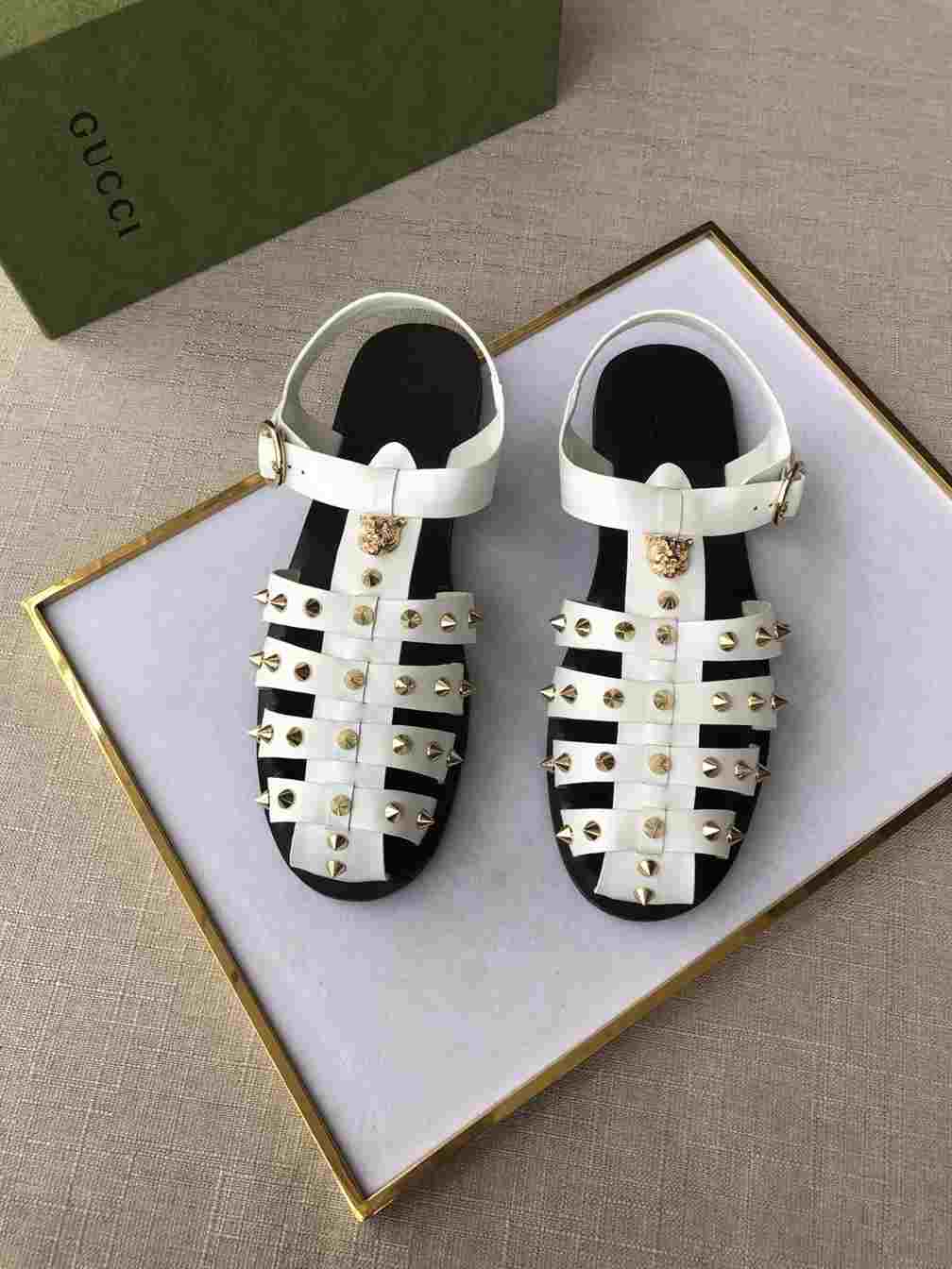 GUCCI SANDAL WITH DOUBLE G - SDG003