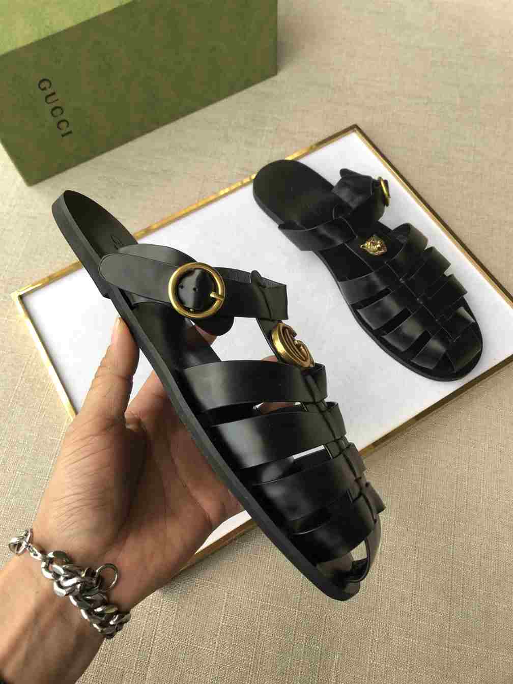 GUCCI SANDAL WITH DOUBLE G - SDG009
