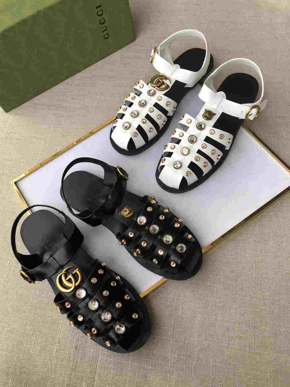 GUCCI SANDAL WITH DOUBLE G - SDG005