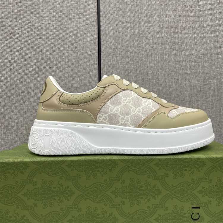 GUCCI MEN'S GG SNEAKER - GC102