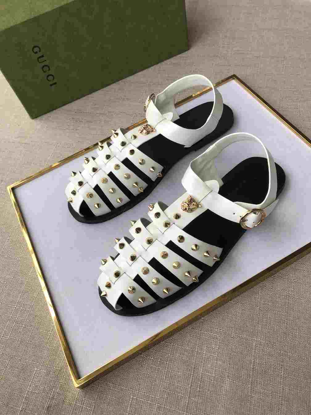 GUCCI SANDAL WITH DOUBLE G - SDG003