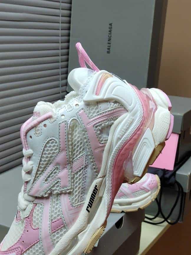 BALENCIAGA MEN'S RUNNER SNEAKER - BB177