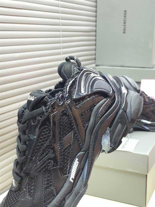 BALENCIAGA MEN'S RUNNER SNEAKER - BB178