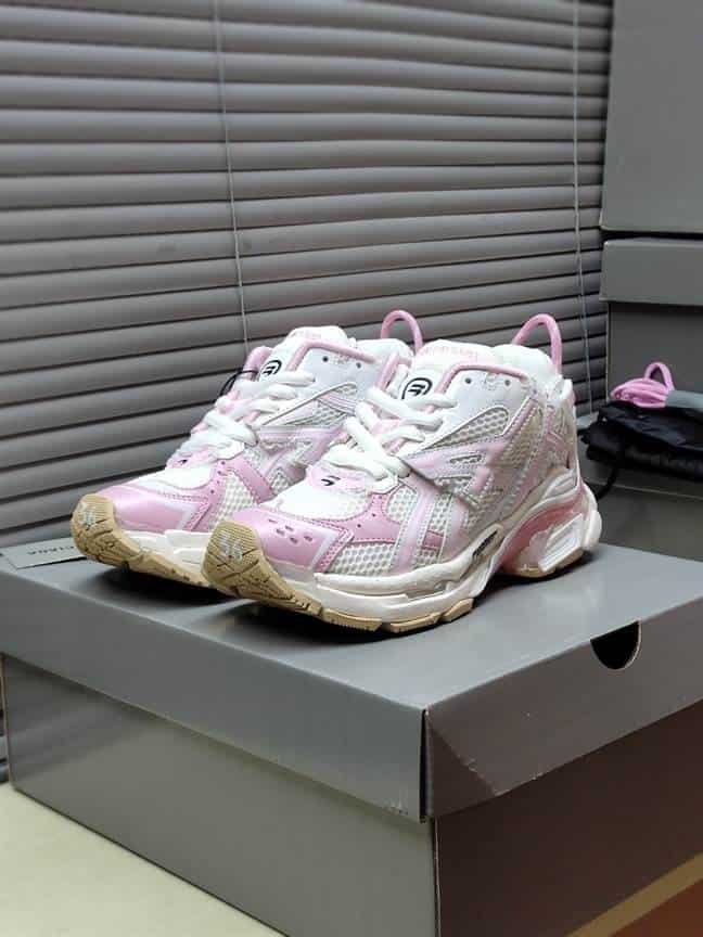 BALENCIAGA MEN'S RUNNER SNEAKER - BB177