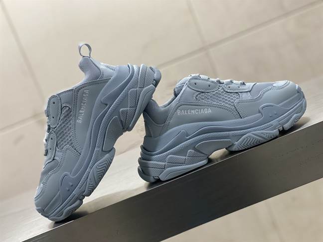 BALENCIAGA TRIPLE S SNEAKER  - BB175