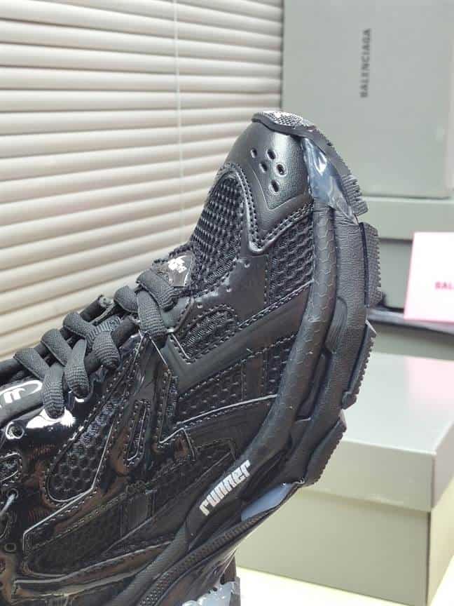 BALENCIAGA MEN'S RUNNER SNEAKER - BB178