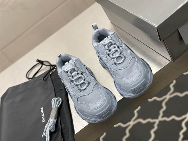 BALENCIAGA TRIPLE S SNEAKER - BB175