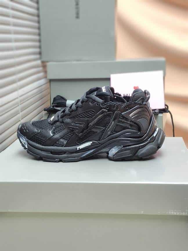 BALENCIAGA MEN'S RUNNER SNEAKER - BB178