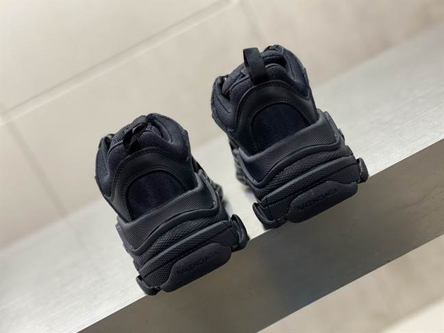 BALENCIAGA TRIPLE S SNEAKER  - BB174
