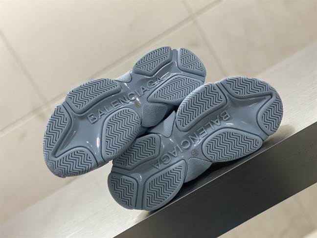 BALENCIAGA TRIPLE S SNEAKER  - BB175